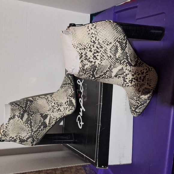 Charlotte Russe Qupid stoneblack snake PU 8.5 booties NIB mint - Picture 2 of 12